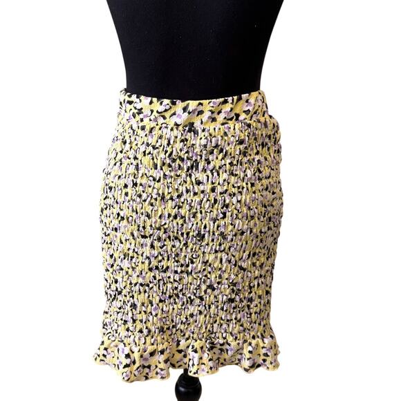 NEW VERO MODA Women's Olia Lemon Meringue Floral Smocked Mini Skirt Size M - Picture 3 of 4